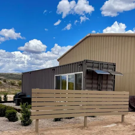 Modern Container Near Sedona • Pool • Hot Tub • King Bed
