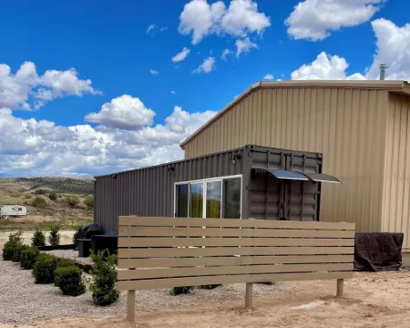 Luxury Stargazing Container Near Sedona • Hot Tub & Desert Views Hotels in Cornville