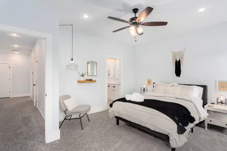 Outdoor Balcony and Bike Amenities - Stunning Luxury Haven