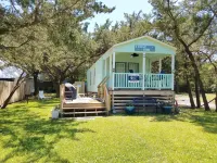 Charming Tiny Home with Outdoor Shower - Cozy Village Retreat Hotels in Ocracoke
