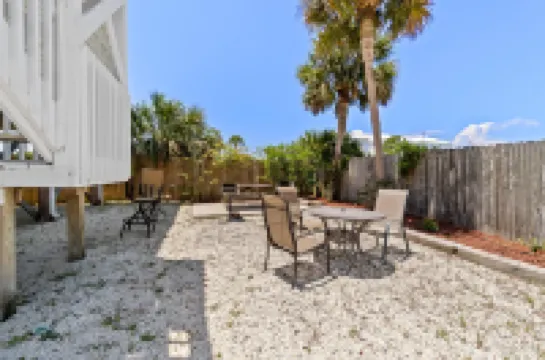Amazing Gulf-Front Condo w/Free WiFi, Central AC, Shared Pool, Deck, Water Views Hotels in 