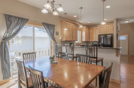 Spacious Great Room and Family Fun Amenities - Inviting Coastal Haven Отели в г. Сисайд