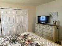 Serene Golf Course Views and Inviting Indoor-Outdoor Living - Charming Retreat