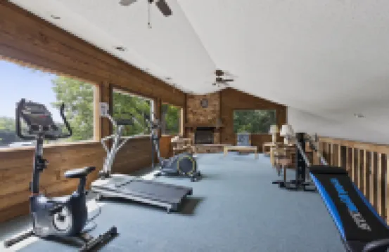 Charming Lakefront Escape with Pool and Scenic Views - Cozy Couple's Retreat