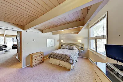 Sierra Del Sol | Fantastic Ski-In, Ski-Out Retreat with Loft & Views