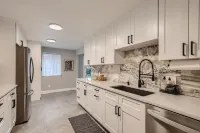 Gorgeous Arvada Home - Pet Friendly-Hot Tub 特溫萊克斯住宿飯店