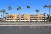 Panoramic Ocean Views and Casual Beach Style - Gorgeous Coastal Retreat