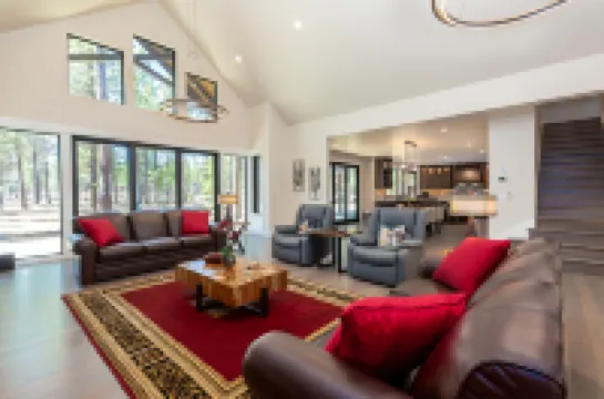 Breathtaking Forest Views and Private Hot Tub - Elegant Luxury Retreat