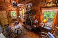 Beautiful Log Cabin with AC and WiFi in Gorgeous Burnsville.