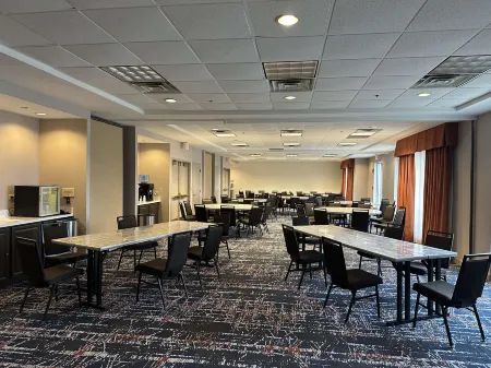 Hilton Garden Inn Chicago/Oakbrook Terrace Отели рядом с достопримечательностью «Drury Lane»