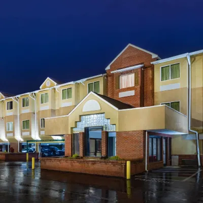 Microtel Inn & Suites by Wyndham Cornelius/Lake Norman Hotels near Blythe Landing Park