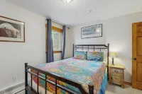 Cozy home w/ wood fireplace, near town - mountain views Hotels in Frisco