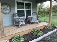 Wood Haven on the River- cozy cottage on the Hiawassee River in Hayesville NC