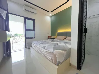 The Yatra Premiere Hotel dekat kios ruko taskombang new
