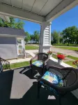 Lake Views and Beach Access - Charming Cape Cod Cottage Retreat فنادق في بورت كلينتون