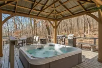 Hot Tub and Spacious Deck with Woodland Views - Charming Mountain Retreat