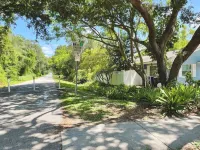 The blue jays nest; a  3-bedroom house with WiFi, AC in marvelous Dunedin Hotels in Dunedin