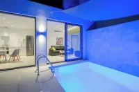 White Cliff Luxury Suites - Pools