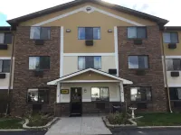 Super 8 by Wyndham Canton/Livonia Area Các khách sạn ở Canton