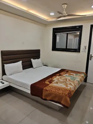 Hotel Ganga Regency - parkir