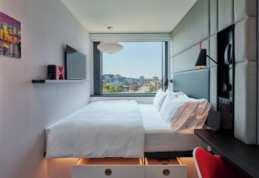 시티즌M 보스턴 백 베이의 모던한 로비