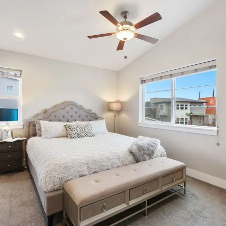 Elegant Oasis - Fireplaces, King Beds, Mtn Views!