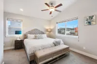 Elegant Oasis - Fireplaces, King Beds, Mtn Views!