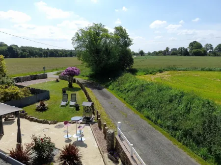 Chambres d'Hôtes DM Отели в г. Монтанель