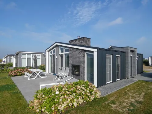 Chalet with Fireplace near Oosterschelde
