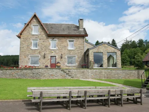 Spacious and Well Cared for House with a Panoramic
