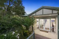 Arthurs Views Hotels in Red Hill