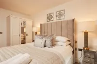 Deluxe City Modern Apt&Free Parking No Balcony Hotels in Cultural Quarter