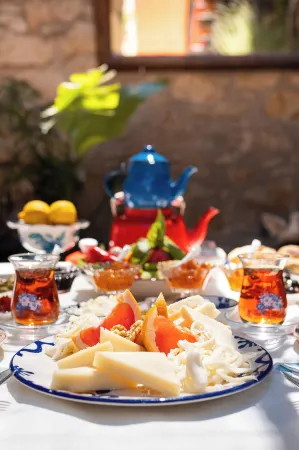 Alacati Eski Ev Hotel Отели рядом с достопримечательностью «Alacati Surf Paradise Club»