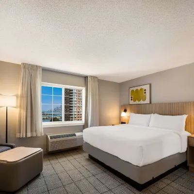 澤西市索尼斯塔簡單套房飯店 自由州立公園附近的飯店