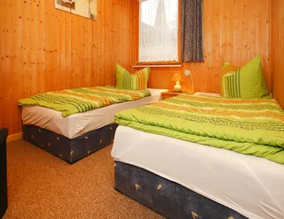 Feriensiedlung am Grundlossee in Sewekow Hotels near Saloon Barock
