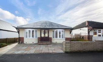 3Br Detached Bungalow w/Parking