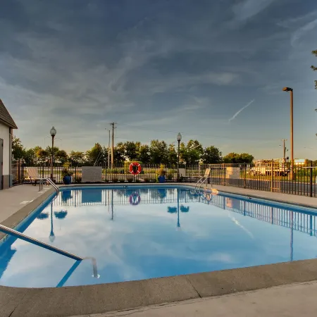 Greenfield Inn & Suites Owensboro, KY Airport