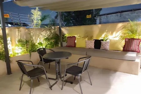 Oheneba Tema - Luxury Hot -Tub Retreat with Wi-Fi