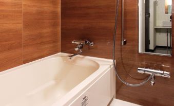 Nipponbashi Luxe Hotel