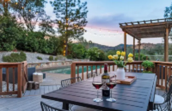 Yosemite Oasis - Mountain Views with Pool and Hottub