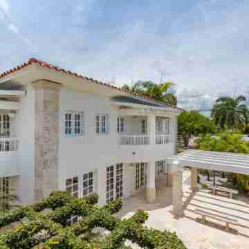Luxury 2-Level Villa in Punta Cana Hotel Exterior