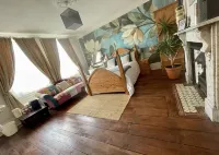 The Mansion House Hotel Hotels in Long Sutton