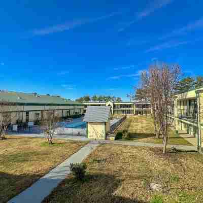 Super Inn & Suites by OYO Milledgeville Hotel Exterior