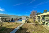 Super Inn & Suites by OYO Milledgeville - 2-Star