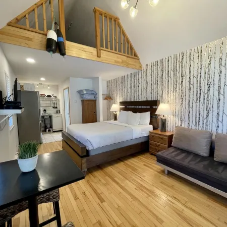 Cozy Cabin Near Walking Trails and Beaches!