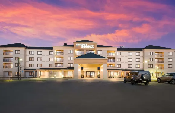 底特律-諾維索尼斯塔精選酒店