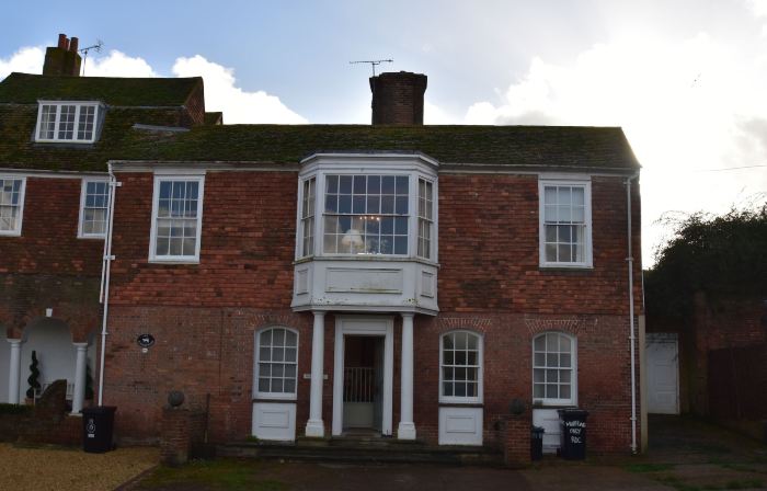 Whitefriars, Rye - Central Location with Parking for 3 Cars - Large Family Home
