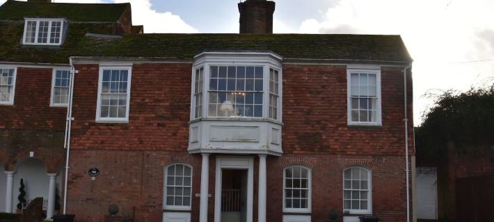Whitefriars, Rye - Central Location with Parking for 3 Cars - Large Family Home Hotels in Rye