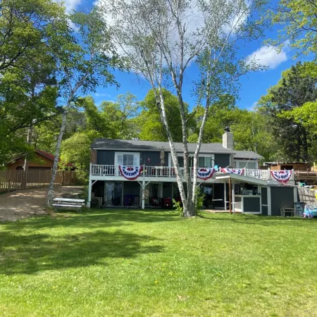 Beautiful lake side lower unit cabin on pelican lake