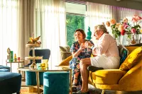 The Oriana Orange - Retro Hotel & Resort